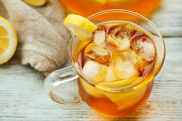 Bicchiere di tè al limone freddo — Foto Stock