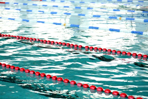 Fundo de água e marcadores na piscina — Fotografia de Stock