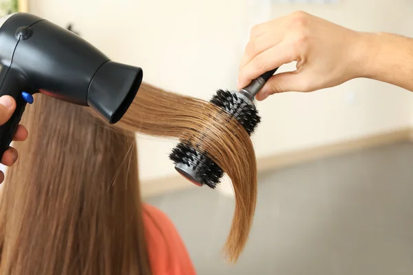 Hairdresser drying hair — Stock Photo, Image