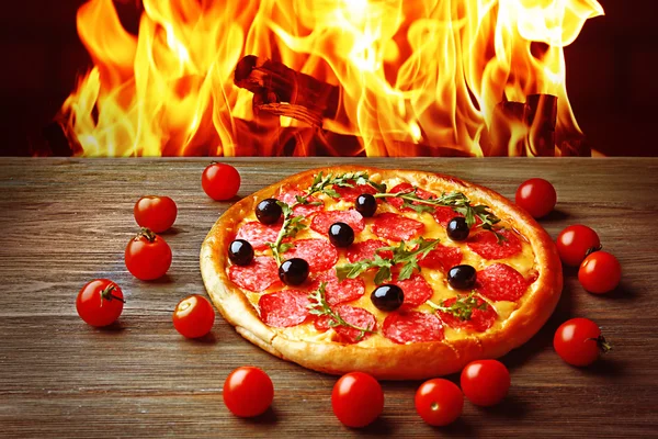 God varm pizza — Stockfoto