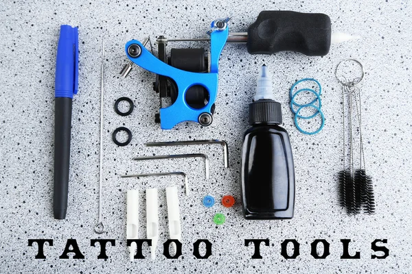 Máquina de tatuaje y suministros de tatuaje —  Fotos de Stock
