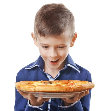 Küçük çocuk holding pizza