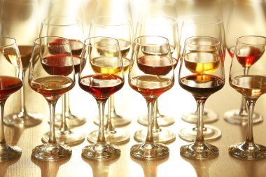 Birçok farklı şarap bardak