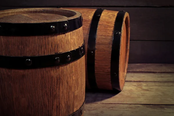 Viejas barricas de vino de madera — Foto de Stock