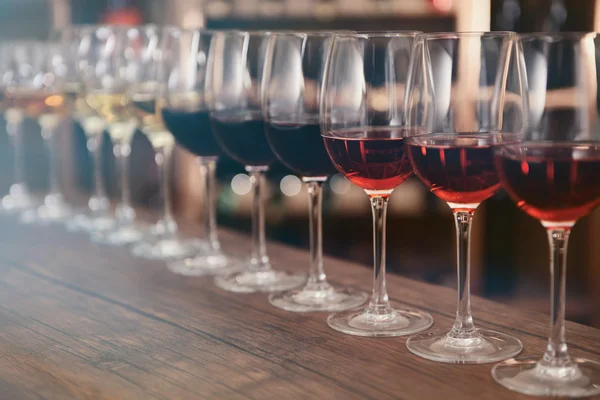 विविध वाईन अनेक ग्लास — स्टॉक फोटो, इमेज