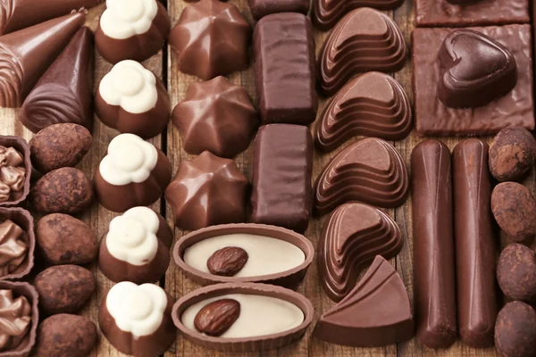 Assortimento di deliziose caramelle al cioccolato — Foto Stock