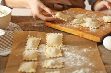Mantı pişirme işlemi 