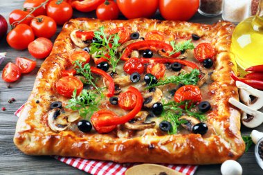 Taze ev yapımı pizza 