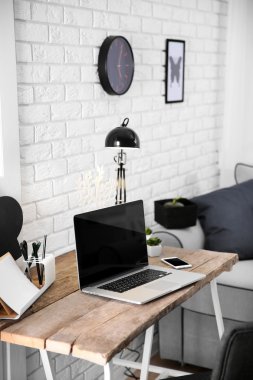 Modern tek renkli stil işyeri