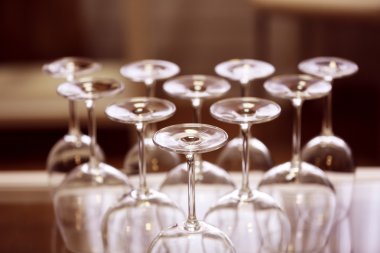 Kalkık ayaklı büyük kadehler