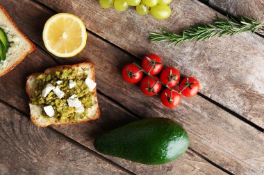 Vejetaryen avokado sandviç  