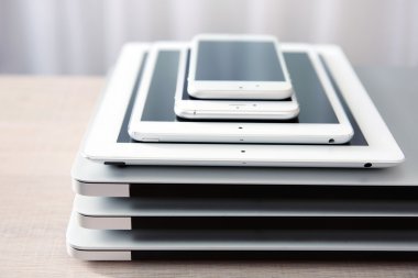 Elektronik cihaz yığını 