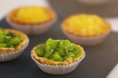 Taze ev yapımı meyve tart 