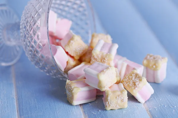 Tasty marshmallows with chocolate — Stock Photo, Image