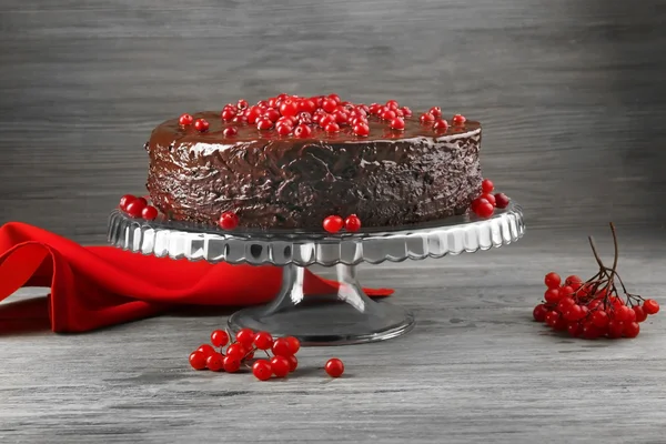 Bolo de chocolate com cranberries — Fotografia de Stock