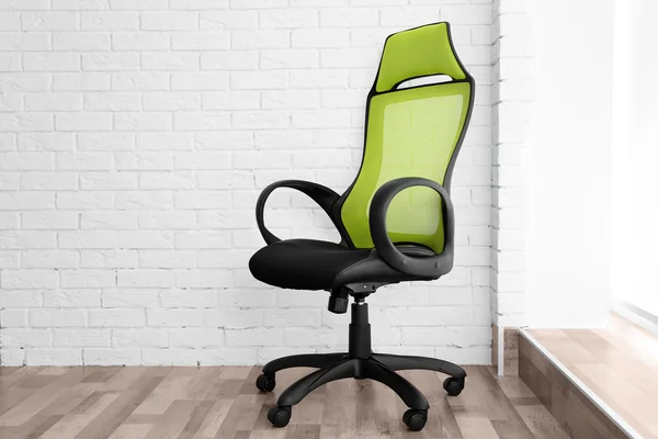 Nowe krzesło biurowe — Zdjęcie stockowe