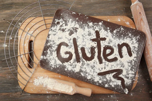 Glutenu słowo napisane z mąki — Zdjęcie stockowe