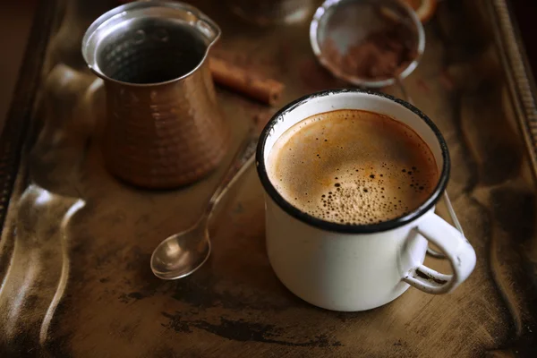 Koffie instellen op dienblad — Stockfoto