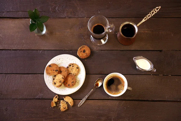 Secangkir kopi dengan kue — Stok Foto