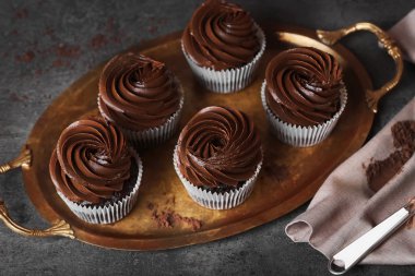 Tepsi çikolata cupcakes  