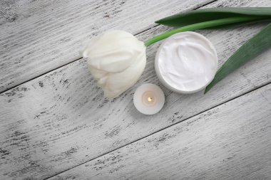 Lale ile kozmetik krem