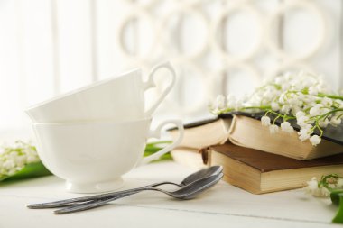 Porselen bardak kitaplar  