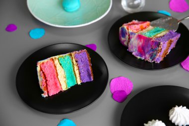 Renkli pasta dilimleri  