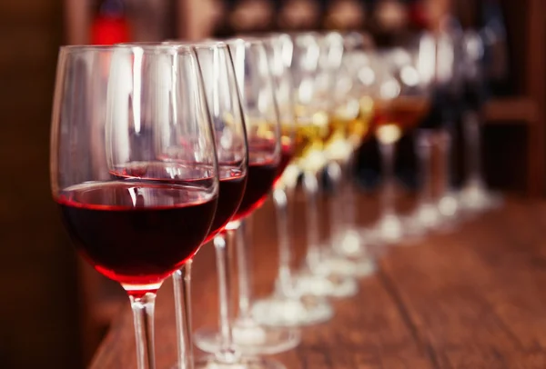 Många glas olika vin — Stockfoto
