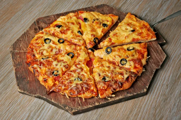 美味的切片的比萨 — 图库照片