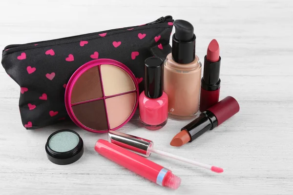 Makeup set with beautician — Stock Photo, Image