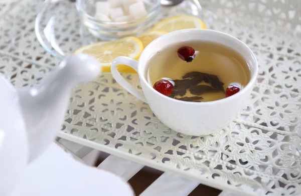 Conjunto de chá branco na bandeja — Fotografia de Stock