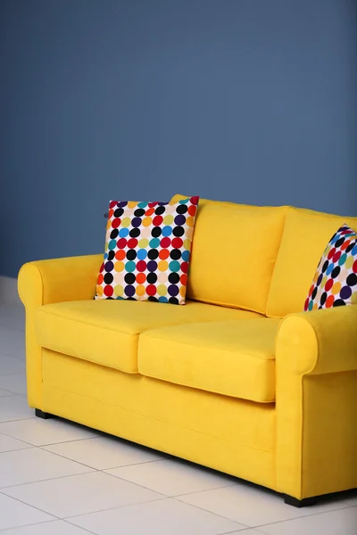 Yellow sofa and multicoloured pillows — Stock Photo, Image