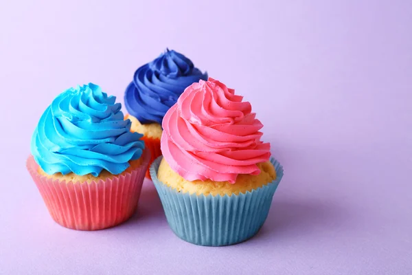 Cupcakes de aniversário coloridos — Fotografia de Stock