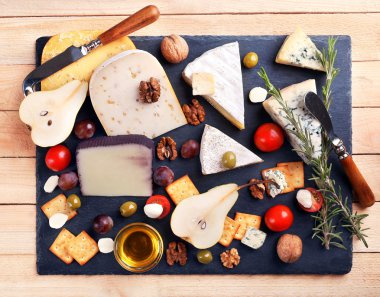 farklı peynir çeşitleri. 