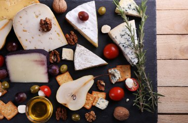 farklı peynir çeşitleri. 