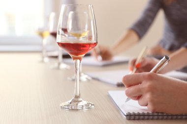 Uzmanlar yeni çeşit şarap tadımı  