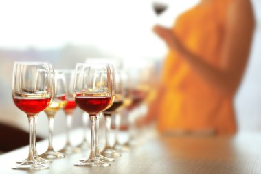 Birçok farklı şarap bardak 