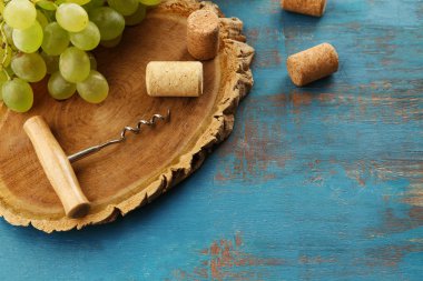 Şarap mantarlar ve kargaşa ile üzüm demet