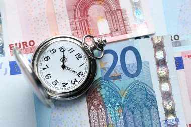 Zaman para kavramıdır.