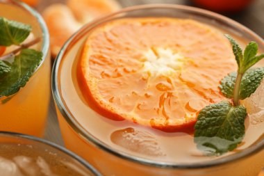 Buz ile mandalina kokteyller