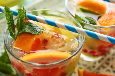 Buz ile serinletici kokteyller