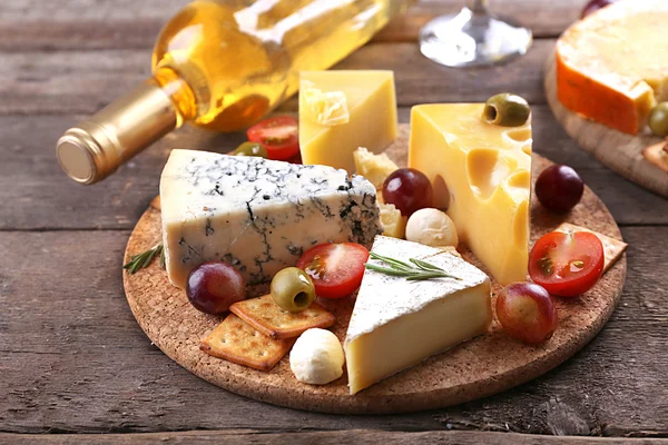 Různé druhy sýrů — Stock fotografie