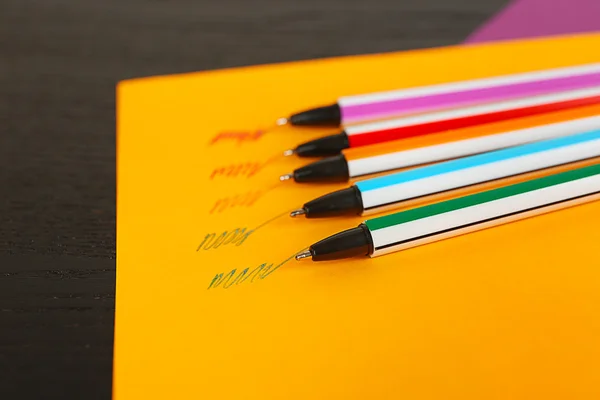 Sett med fargede penner – stockfoto