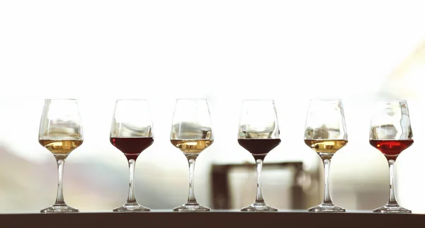 Many glasses of different wine — Stock Photo, Image