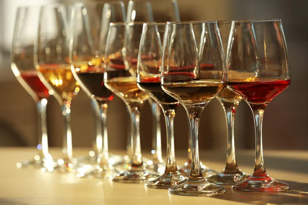 Many glasses of different wine — Stock Photo, Image