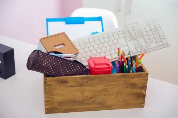 Wooden box with things for relocation — Stock Photo, Image