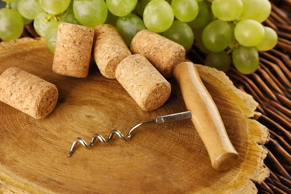 Bouchons de vin et queues de raisin — Photo
