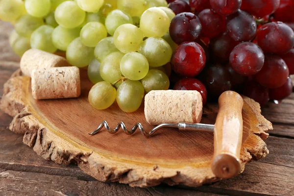 Bouchons de vin et queues de raisin — Photo