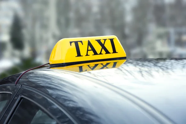 Señal de taxi en el coche —  Fotos de Stock