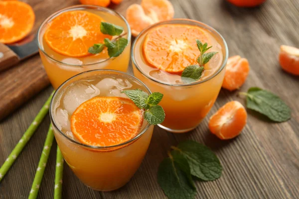 Twee verse heerlijke tangerine cocktails — Stockfoto